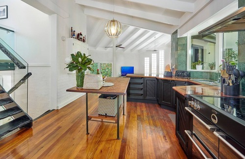 Suffolk Park House | Large Modern 2 Story Home with Byron Charm & 4 Beds
