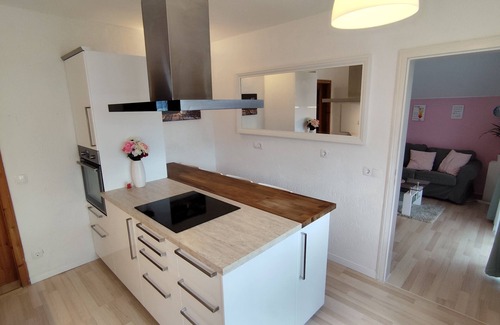 Arnsgereuth Apartment | Large, modern furnished vacation apartment.