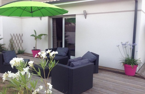 Pessac House | Large modern house + heated swimming pool from June to mid-September