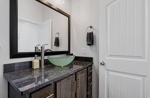 Biggs Field House | Large Modern Mid-Century Getaway 5 Bed Rooms Outdoor Grille