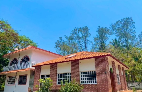 Actopan House | Large multi-family home, pet-friendly, 100mts from the beach, large parking.