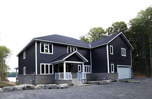 Novar Cottage | Large Muskoka Waterfront Cottage ~ Newly Built 2019 ~ Includes Kayaks/SUP/Canoe