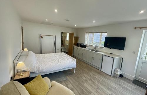 Bwlch Apartment | Large New Studio Apartment and Hot Tub - Private Hideaway in the Brecon Beacons