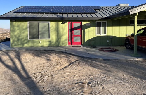 Panorama Heights House | Large, Newly Renovated House - 2 minutes from Joshua Tree National Park