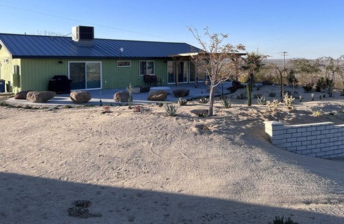 Panorama Heights House | Large, Newly Renovated House - 2 minutes from Joshua Tree National Park