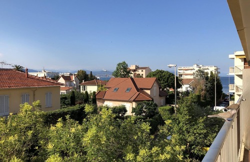 Cap-d'Antibes Apartment | Large, newly renovated studio, quiet, 100 metres from the beautiful La Salis beach