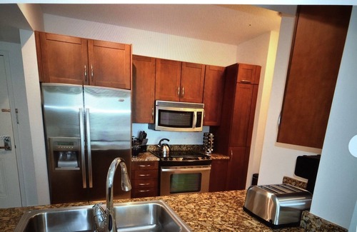 Boynton Beach Condo | Large One Bedroom 1 1/2 Bath in Luxury Complex with 2 Queen Beds.