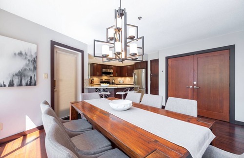 Blueberry Hill Condo | Large patio | BBQ | Hot tub | Free parking
