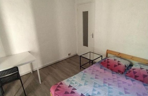 Aiguelongue House | Large Peaceful Room