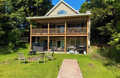 Central Lake House | Large Private Lakefront Home w/HOT TUB. SWIM/BOAT/SKI/RELAX! Open year-round!
