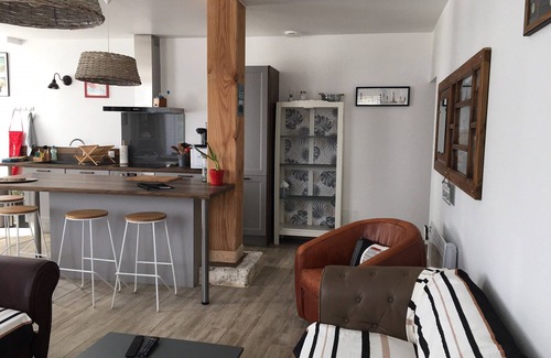 Le Gua House | Large, quiet house with swimming pool for vacations with friends and family