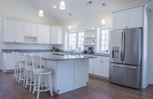 St. Leonard House | Large RENOVATED 6 bedroom 5 bath private home with LOTS of space!