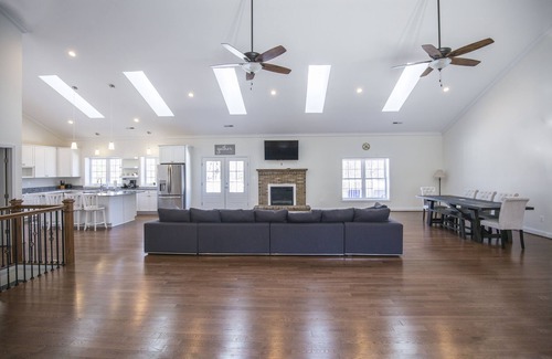 St. Leonard House | Large RENOVATED 6 bedroom 5 bath private home with LOTS of space!