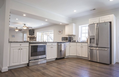 St. Leonard House | Large RENOVATED 6 bedroom 5 bath private home with LOTS of space!