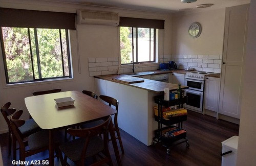 Jamieson House | Large Riverfront House in Jamieson, Walking distance to Hotel, General Store etc