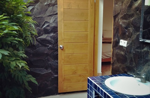 Tukad Mungga Bed & Breakfast | Large room perfect for families