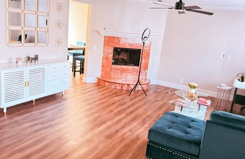 Winchester House | Large room with private bathroom