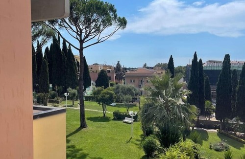 Aurelio House | Large Room with private bathroom and balcony on the green