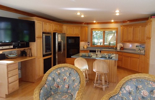 Reedville House | Large, safe, WATERFRONT home in Idyllic setting with kayaks, bikes, &GARAGE use.