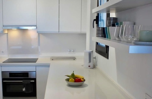 Buenas Noches Apartment | Large Sea View 3 Bed Apt, Shared Pool, Beach Opposite, Aircon, WiFi