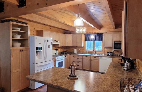 Smithfield Cabin | Large Secluded Cabin on the Lake - NOW SLEEPS 10