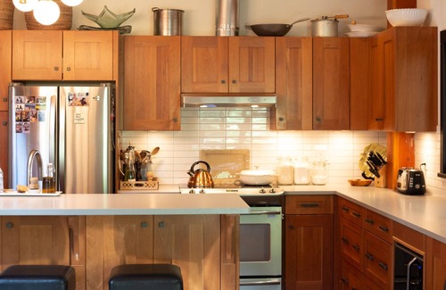 Bowen Island House | Large secluded house in the forest with hot tub