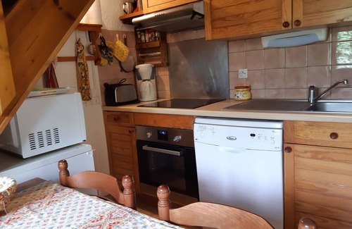 Formigueres Ski Chalet | Large self-catered chalet, mature garden, all mod cons, south oriented veranda