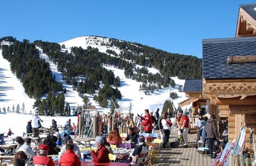 Les Angles Apartment | Large studio cabin, ski slopes, 5 people, parking, WIFI