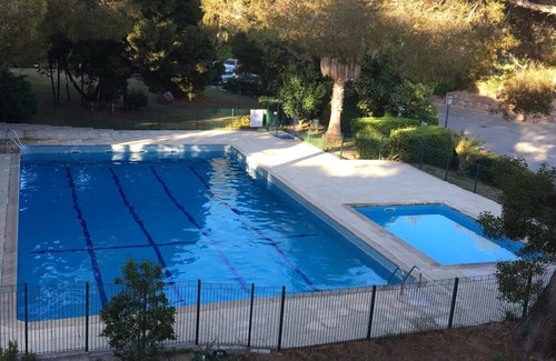 Boulouris-sur-Mer Apartment | large studio on the ground floor with terrace & swimming pool 500 m from the sea
