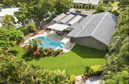 Cornubia House | Large Stylish 4BR Pet-Friendly Pool Paradise