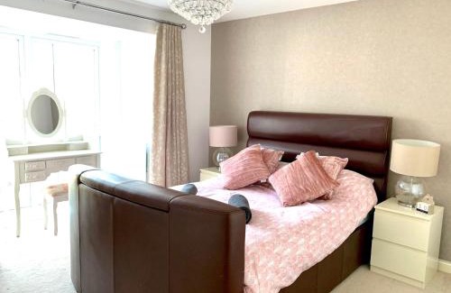 Cambridge Apartment | Large Stylish Cambridge House (4BR/Free Parking)