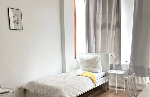 Goethestraße Apartment | Large stylish fitter's apartment