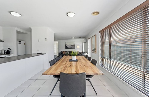 Jackass Flat House | Large stylish home in Bendigo, perfect for families, close to sporting precinct
