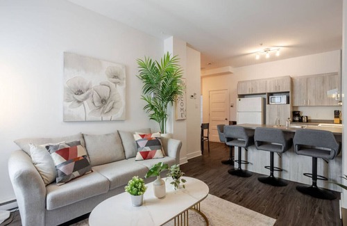 Griffintown Apartment | Large Suite in Downtown Montreal
