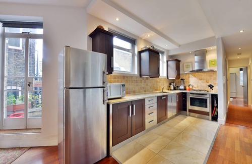 London City Centre Apartment | Large, sunny, modern flat near Piccadilly Circus