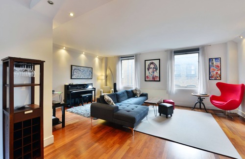London City Centre Apartment | Large, sunny, modern flat near Piccadilly Circus