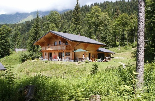Ormont-Dessus Ski Chalet | Large, sunny, peaceful chalet in the heart of nature in Les Diablerets, Switzerland.