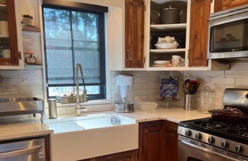 Greenwich Apartment | Large sunny quiet unit in very convenient location