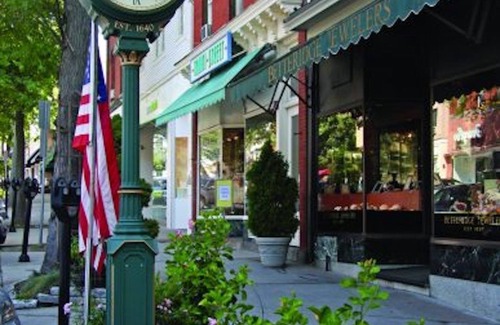 Greenwich Apartment | Large sunny quiet unit in very convenient location