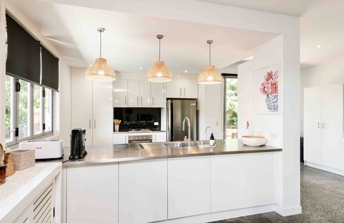 Tugun House | Large Tugun Modern House minutes to the beach
