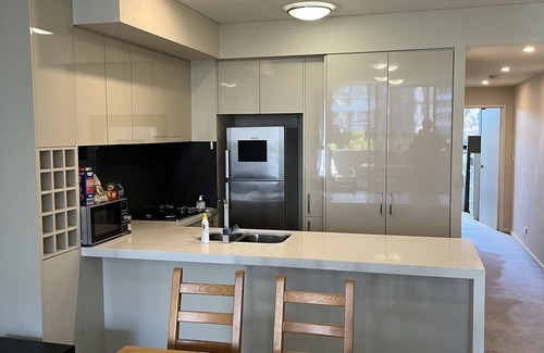 Zetland Apartment | Large two Queen bed apartment- spa/pool area access