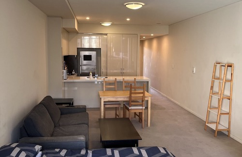 Zetland Apartment | Large two Queen bed apartment- spa/pool area access