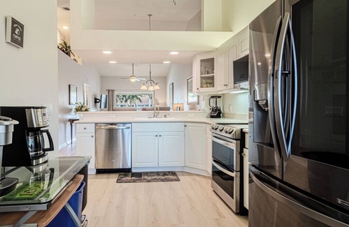 Naples Condo | Large updated lanai overlooking the heart of the water at Magnolia Falls.