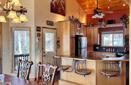 Willow House | Large Upscale Lakefront Home- midway between Anchorage & Denali National Park