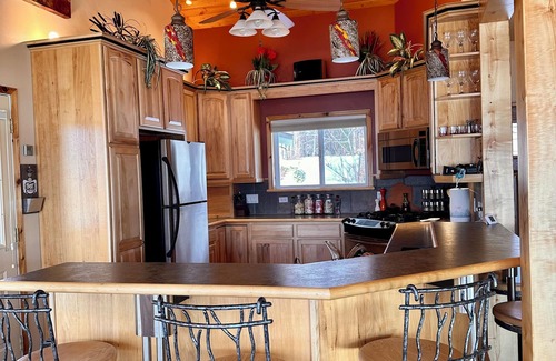 Willow House | Large Upscale Lakefront Home- midway between Anchorage & Denali National Park