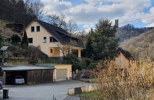 Sauerthal Villa | Large vacation home Burgblick