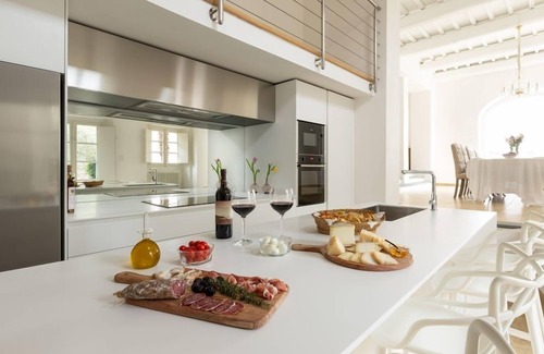 SantʼAndrea di Compito Villa | Large vacation villa rental Tuscany, lucca, pool, Wi-Fi, AC, wedding
