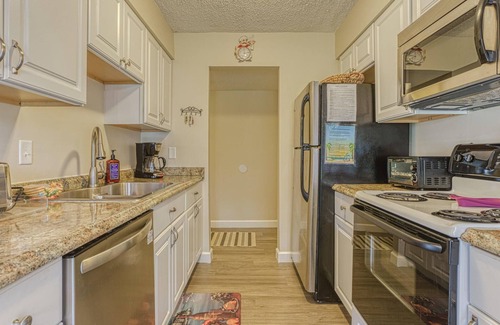Miramar Beach Villa | Large very comfy pet friendly