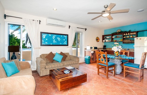Puerto Morelos Apartment | Large, very popular, airy apartment with kitchen and shaded private balcony