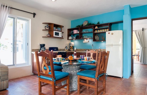 Puerto Morelos Apartment | Large, very popular, airy apartment with kitchen and shaded private balcony